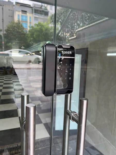 SIKER KTK204 – Giải pháp khóa thông minh cho cửa kính cường lực
