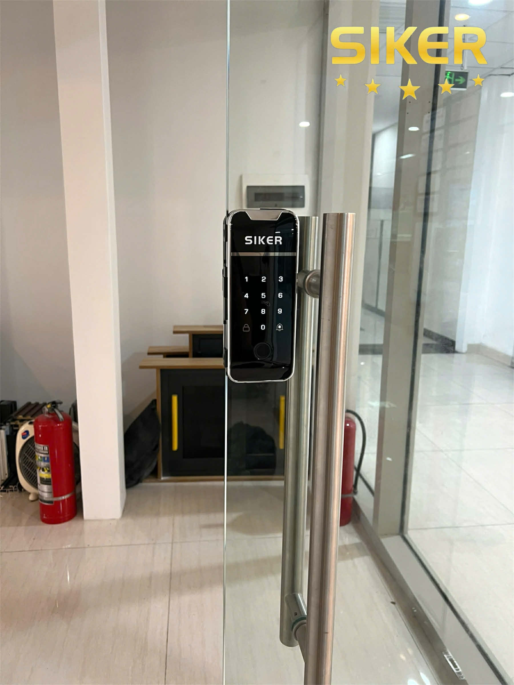 BÀN GIAO KHÓA THÔNG MINH SIKER KTK204 CHO CỬA KÍNH CƯỜNG LỰC TẠI TÂY HỒ – HÀ NỘI