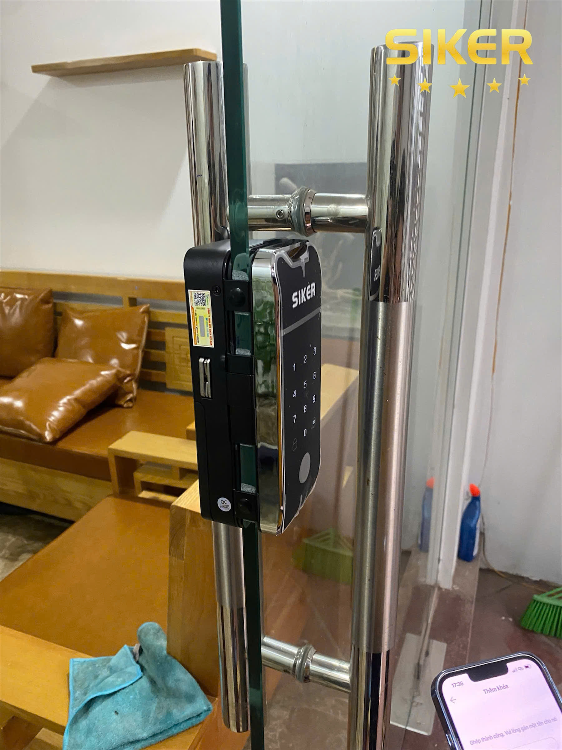 Bàn Giao Khóa Vân Tay Cửa Kính Cường Lực Siker KTK204 Tại Thanh Trì, Hà Nội